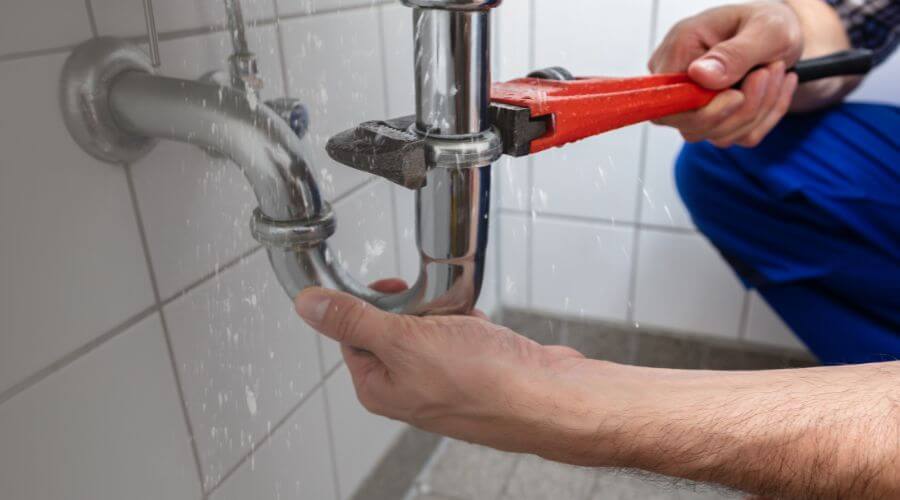 Expert burst pipe repair services in Applegate, CA